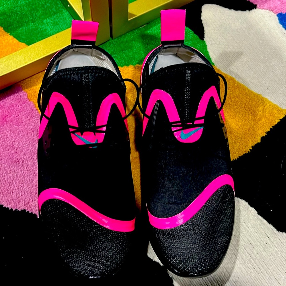 Used Nike shoes unisex great for gym super comfortable le walking and running